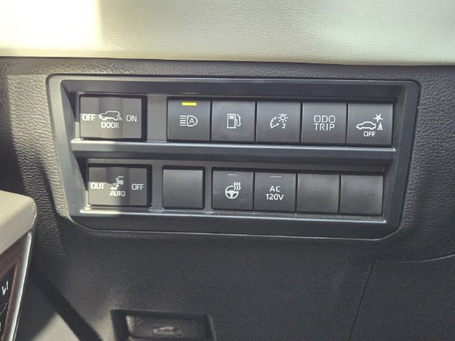 Used 2023 Toyota Sequoia Capstone AWD/4WD image 21