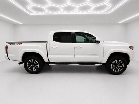 Used 2023 Toyota Tacoma TRD Sport w/ TRD Premium Sport Package AWD/4WD image 2