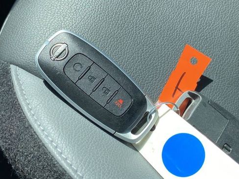Used 2023 Nissan Kicks SR w/ SR Premium Package FWD image 19