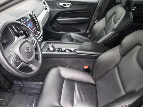 Used 2023 Volvo XC60 B5 Core image 17