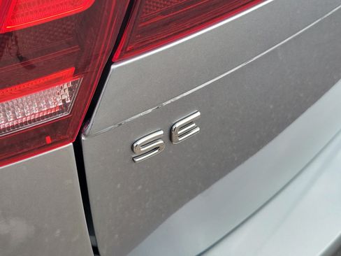Used 2022 Volkswagen Tiguan SE R-Line FWD image 29