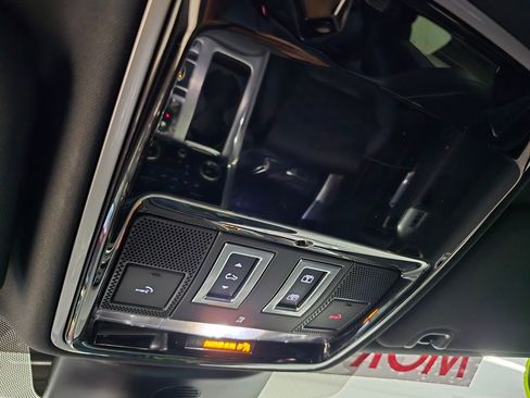 Used 2022 Land Rover Range Rover Sport SVR image 35