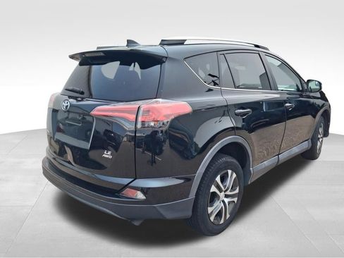 Used 2017 Toyota RAV4 LE AWD/4WD image 6