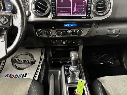 Used 2022 Toyota Tacoma TRD Off-Road image 23