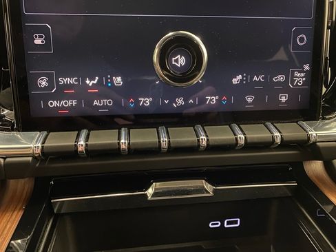 Used 2025 GMC Yukon Denali AWD/4WD image 20
