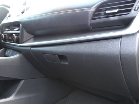 Used 2023 Nissan Rogue SV FWD image 41