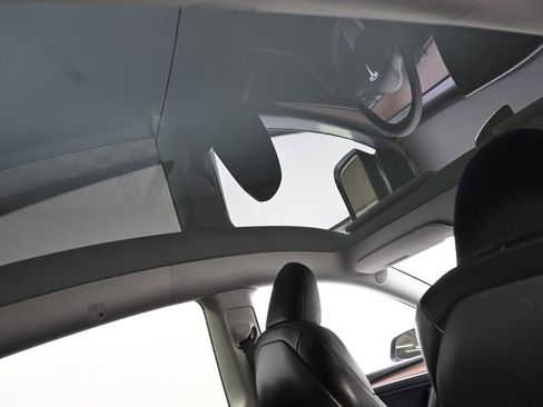 Used 2023 Tesla Model Y Long Range image 17