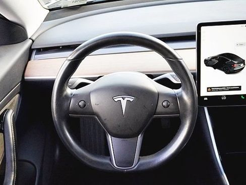 Used 2019 Tesla Model 3 Mid Range RWD image 30