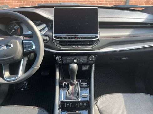 Used 2025 Jeep Compass Trailhawk AWD/4WD image 16