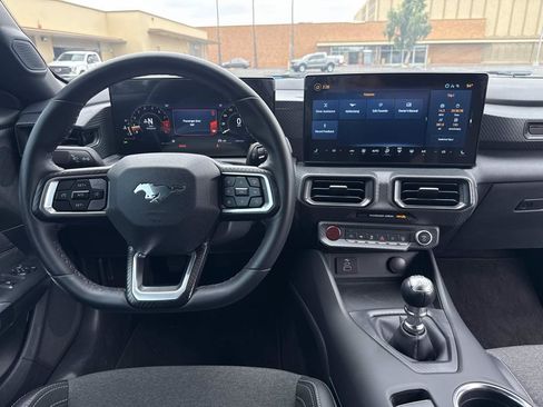 Used 2025 Ford Mustang GT RWD image 17