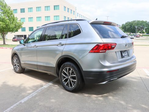 Used 2019 Volkswagen Tiguan SE w/ Panoramic Sunroof Package AWD/4WD image 5