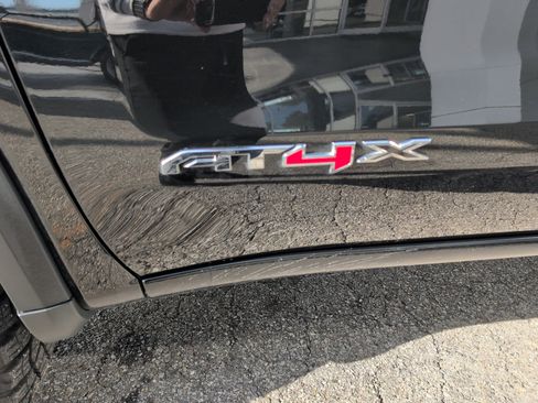 Used 2025 GMC Sierra 1500 AT4X image 9