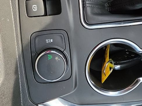 Used 2018 Chevrolet Traverse LT FWD image 19