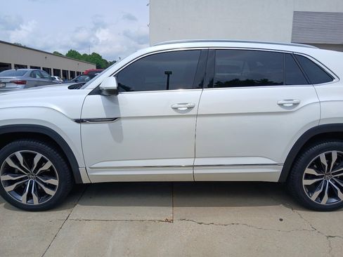 Used 2023 Volkswagen Atlas Cross Sport SEL Premium R-Line AWD/4WD image 2