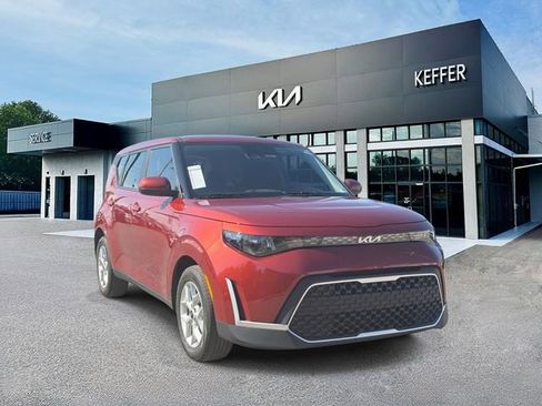 Used 2024 Kia Soul LX w/ Option Group 015 FWD image 2