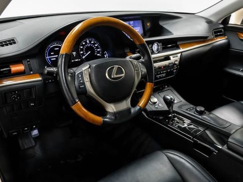 Used 2013 Lexus ES 300h w/ Premium Pkg image 3