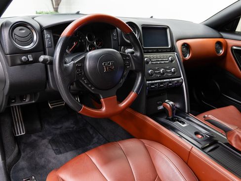 Used 2016 Nissan GT-R Premium AWD/4WD image 6