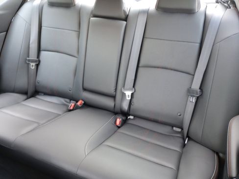 Used 2024 Nissan Altima 2.5 SR w/ SR Premium Package FWD image 12