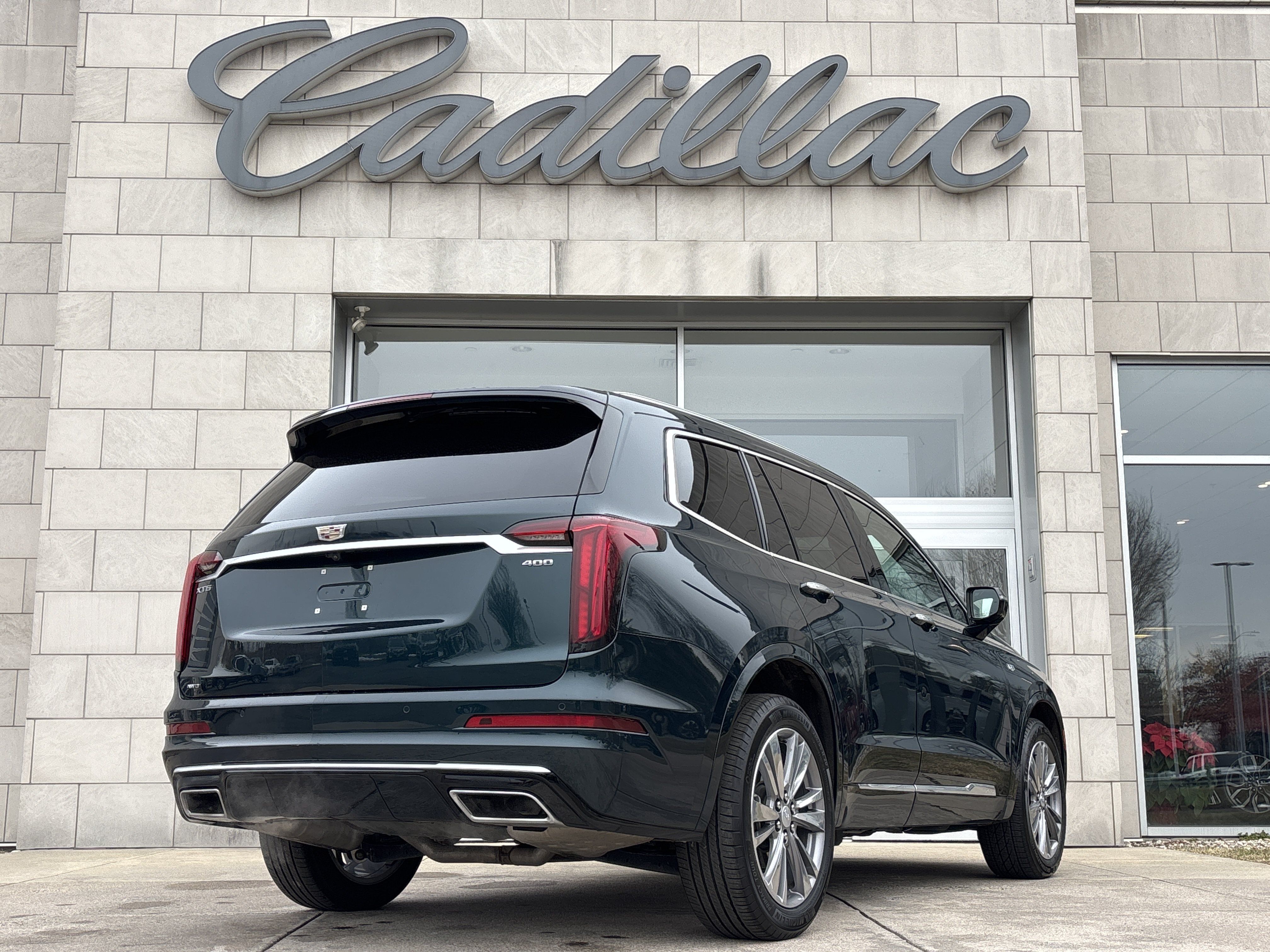 Used 2025 Cadillac XT6 Premium Luxury AWD/4WD image 4