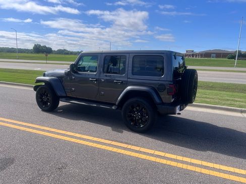 Certified 2025 Jeep Wrangler Unlimited Sahara AWD/4WD image 6