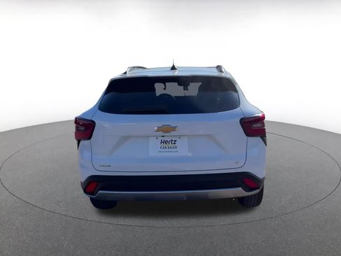 Used 2025 Chevrolet Trax LT image 12