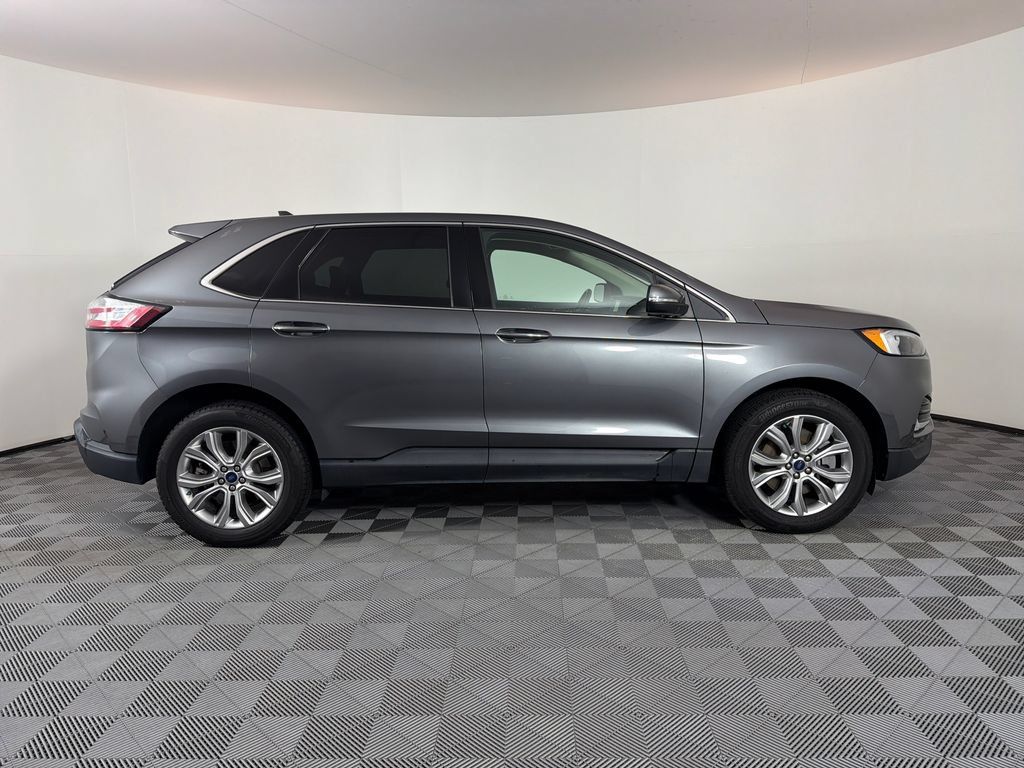 Used 2022 Ford Edge Titanium AWD/4WD image 2