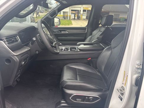 Used 2024 Jeep Wagoneer L Series II w/ Flexible Seating Group image 14