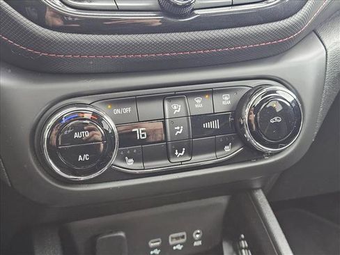 Used 2021 Chevrolet TrailBlazer RS w/ Sun and Liftgate Package image 26