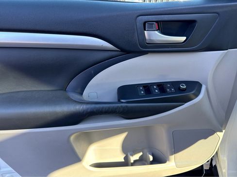 Used 2015 Toyota Highlander XLE image 13