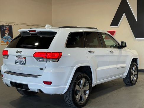 Used 2014 Jeep Grand Cherokee Overland AWD/4WD image 4
