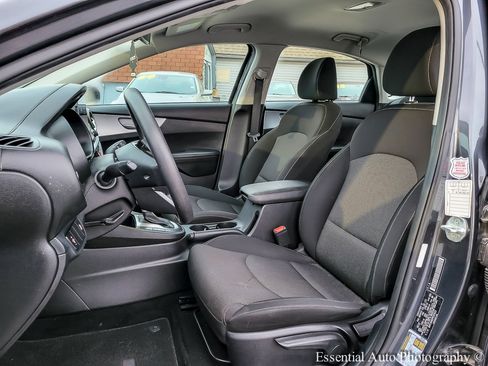 Used 2023 Kia Forte LXS image 7