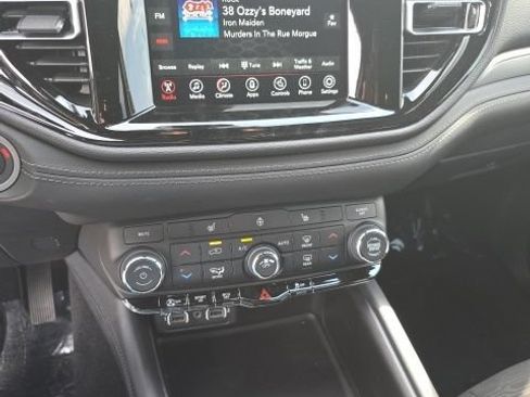 Used 2024 Dodge Durango SXT AWD/4WD image 16