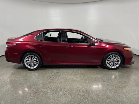 Certified 2018 Toyota Camry XLE FWD image 2