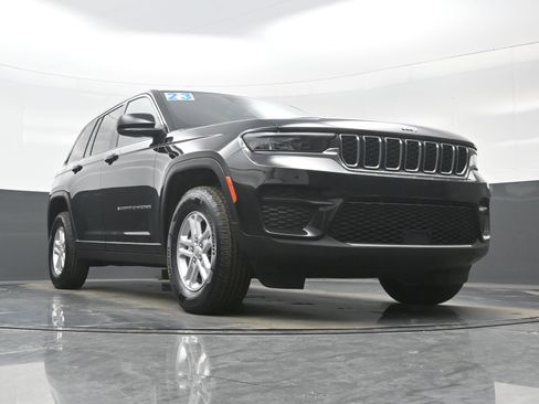 Used 2023 Jeep Grand Cherokee Laredo w/ Luxury Tech Group I image 32
