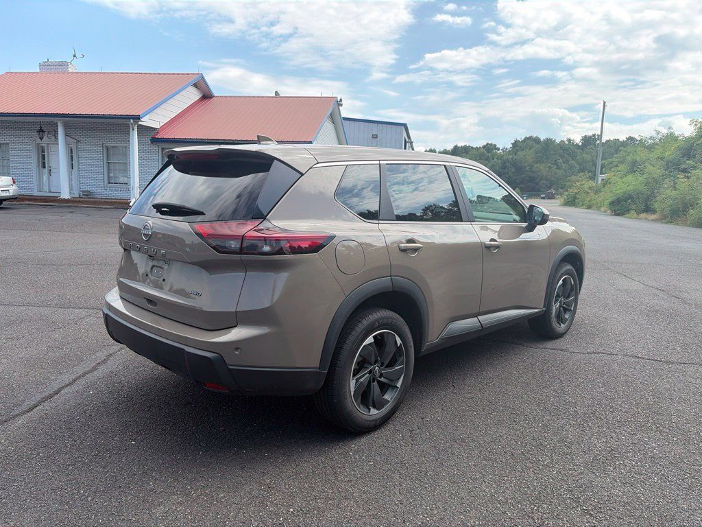 Used 2025 Nissan Rogue SV AWD/4WD image 10