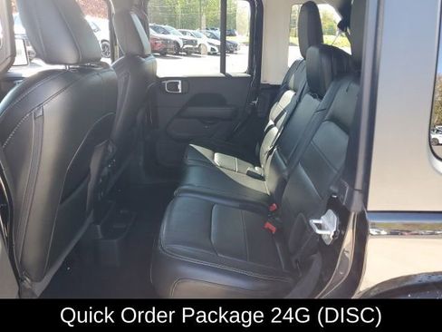 Used 2022 Jeep Wrangler Unlimited Sahara w/ Cold Weather Group AWD/4WD image 18