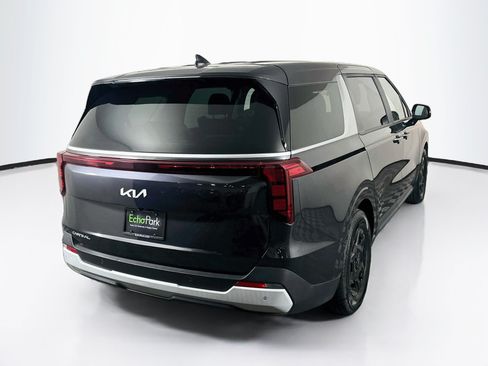 Used 2025 Kia Carnival FWD image 9