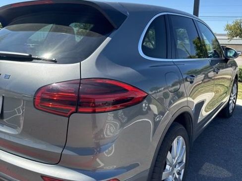 Used 2016 Porsche Cayenne image 6