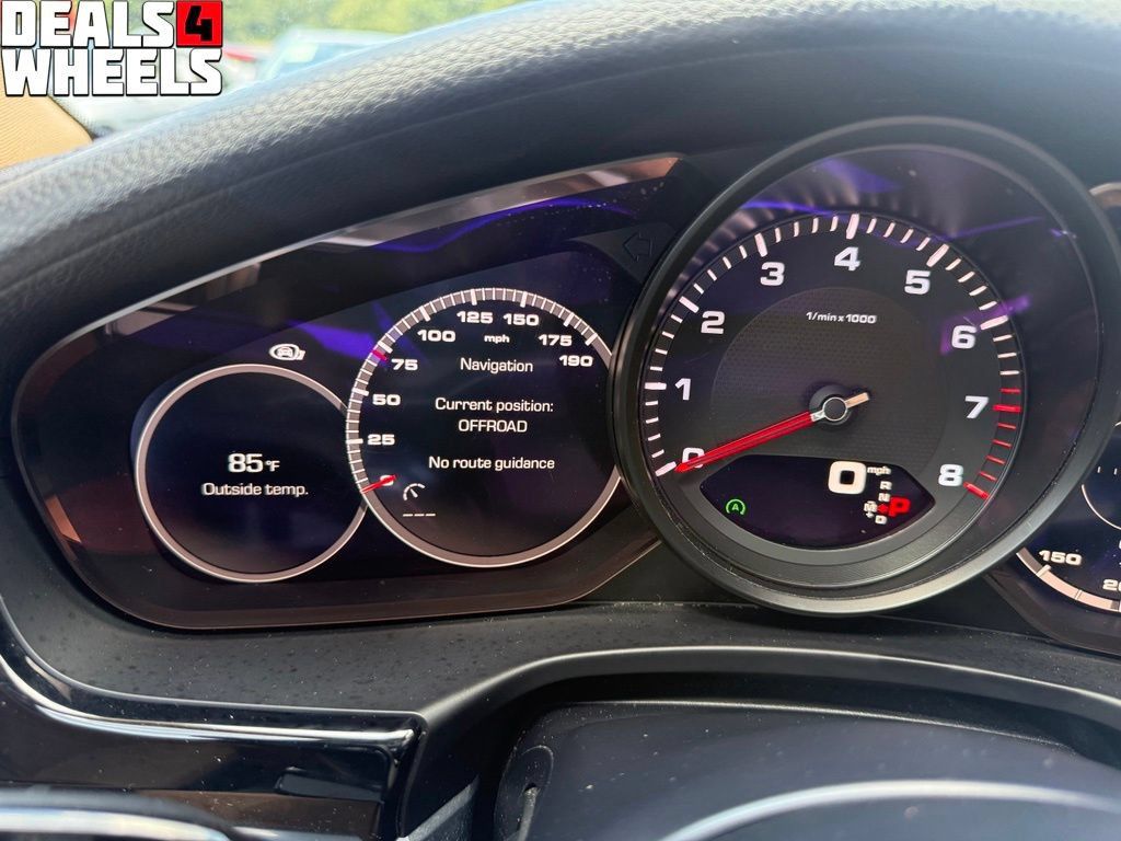 Used 2018 Porsche Panamera RWD image 23