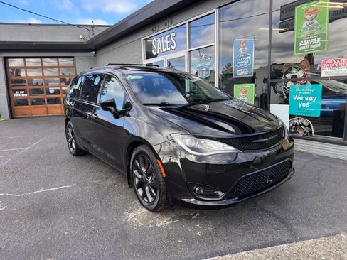 Used 2019 Chrysler Pacifica Touring-L image 3