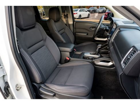 Used 2023 Nissan Frontier SV image 16