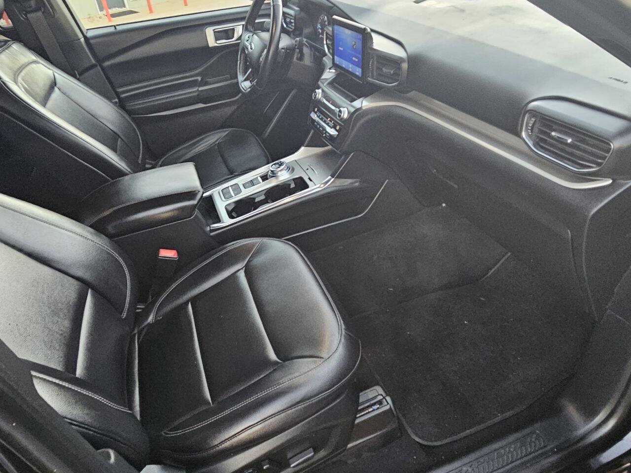 Used 2020 Ford Explorer XLT w/ Equipment Group 202A RWD image 13