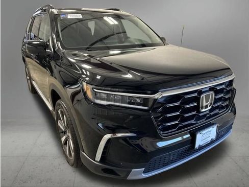 Certified 2024 Honda Pilot Touring image 9
