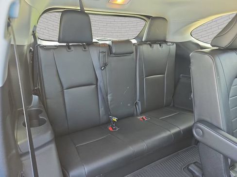 Used 2022 Toyota Highlander XLE FWD image 12
