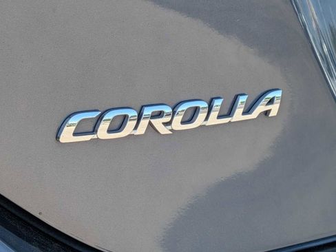 Used 2018 Toyota Corolla LE w/ Carpet Mat Package (TMS) FWD image 10