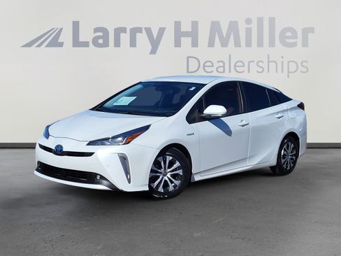 Used 2021 Toyota Prius LE image 1