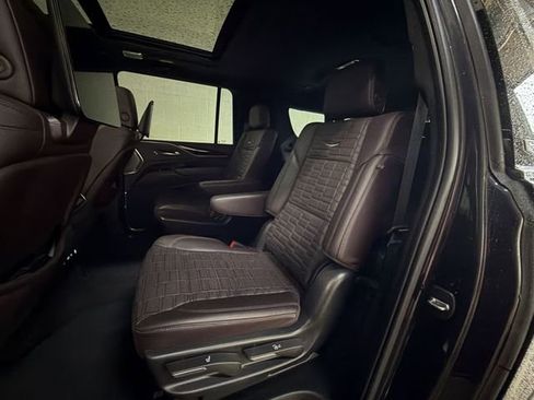 Used 2022 Cadillac Escalade ESV Premium Luxury Platinum w/ Heavy-Duty Trailer Package image 24