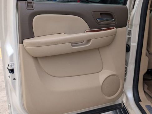 Used 2014 Chevrolet Suburban LTZ image 23