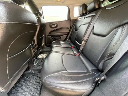 Used 2018 Jeep Compass Limited w/ Navigation Group FWD image 4