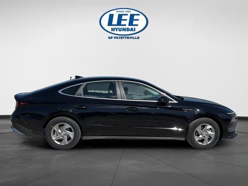 New 2026 Hyundai Sonata SE FWD image 2